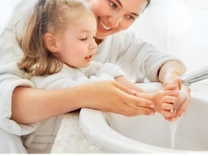 Langkah Praktis Mengajarkan Anak Mencuci Tangan